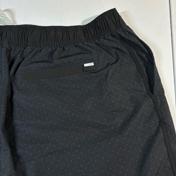 Vuori Mens Banks Shorts Size XL Black Micro Dot Athletic Stretch Style: V330 - Picture 5 of 8